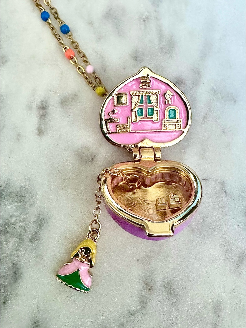 Adorable Polly Pocket-inspired heart locket necklace